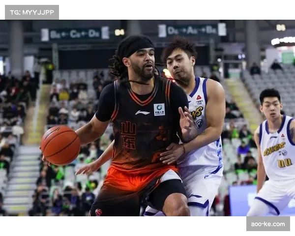 山东斯蒂尔16分10板首秀两双，内线攻防效率超出预期